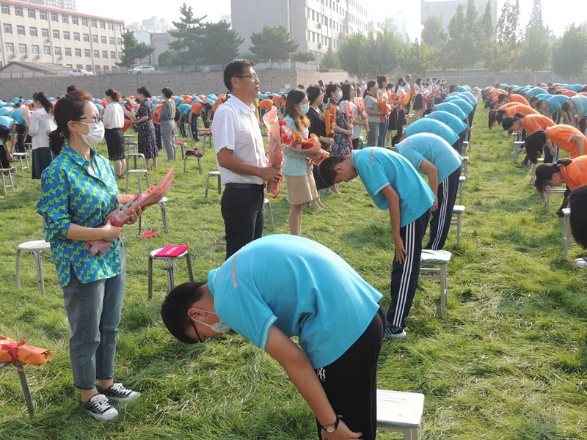 莱州市文峰中学举行庆祝第37个教师节大会暨开学典礼