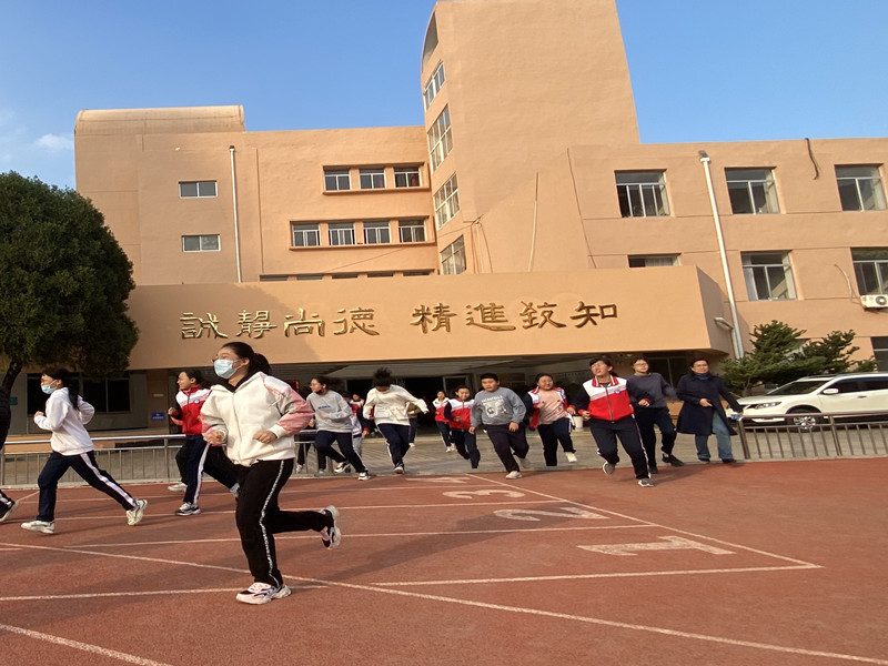 平安校园 你我共建 ——烟台五中开展避震 防踩踏 疏散 演练