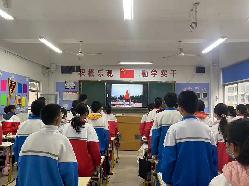 莱州市云峰中学举行杜绝校园欺凌共建和谐校园主题升旗仪式