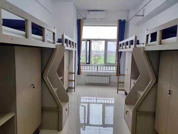 现任青岛西大技工学校荣誉校长张淑玲教授—原青岛大学外国语学院日语