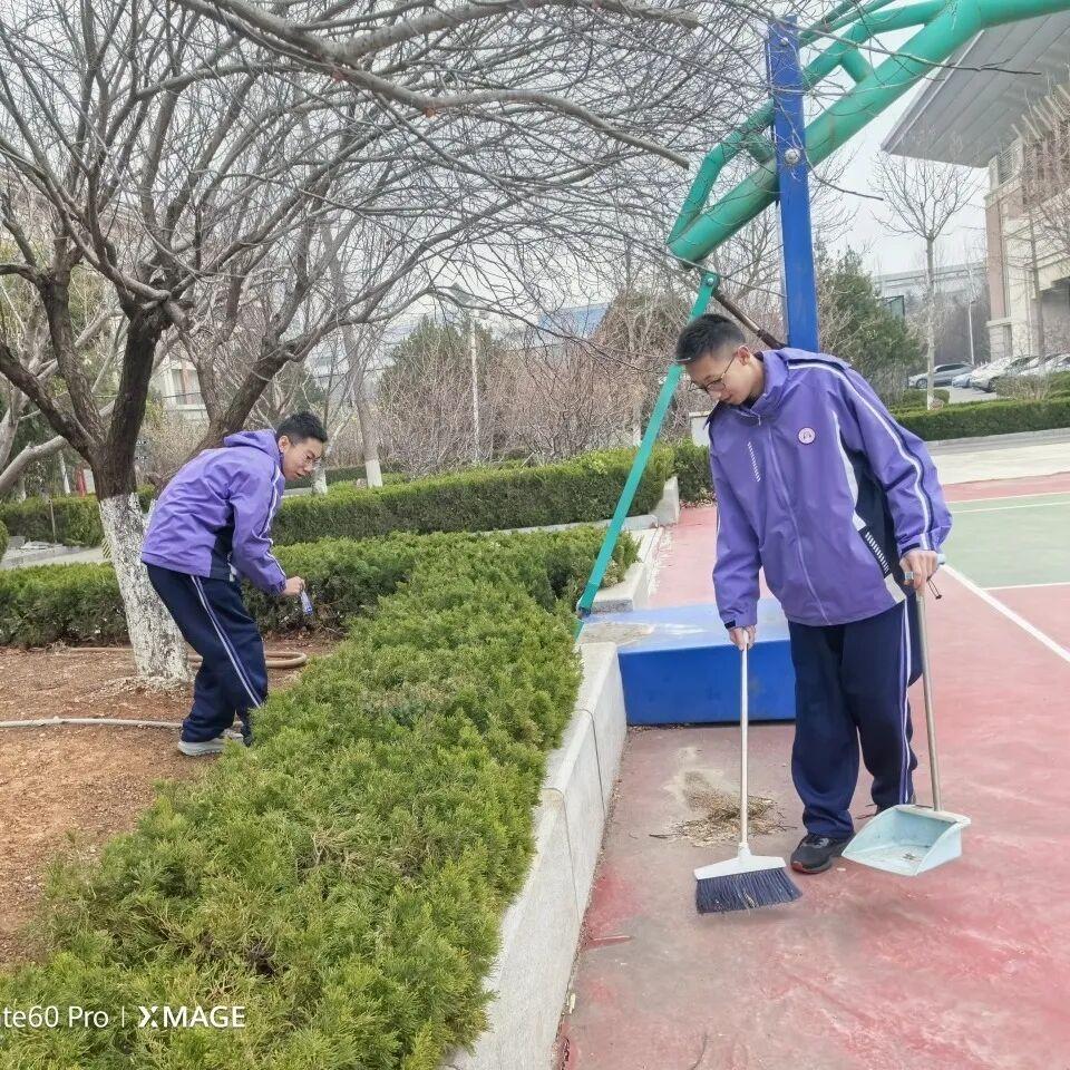 烟台二中学雷锋洁净校园1.jpg